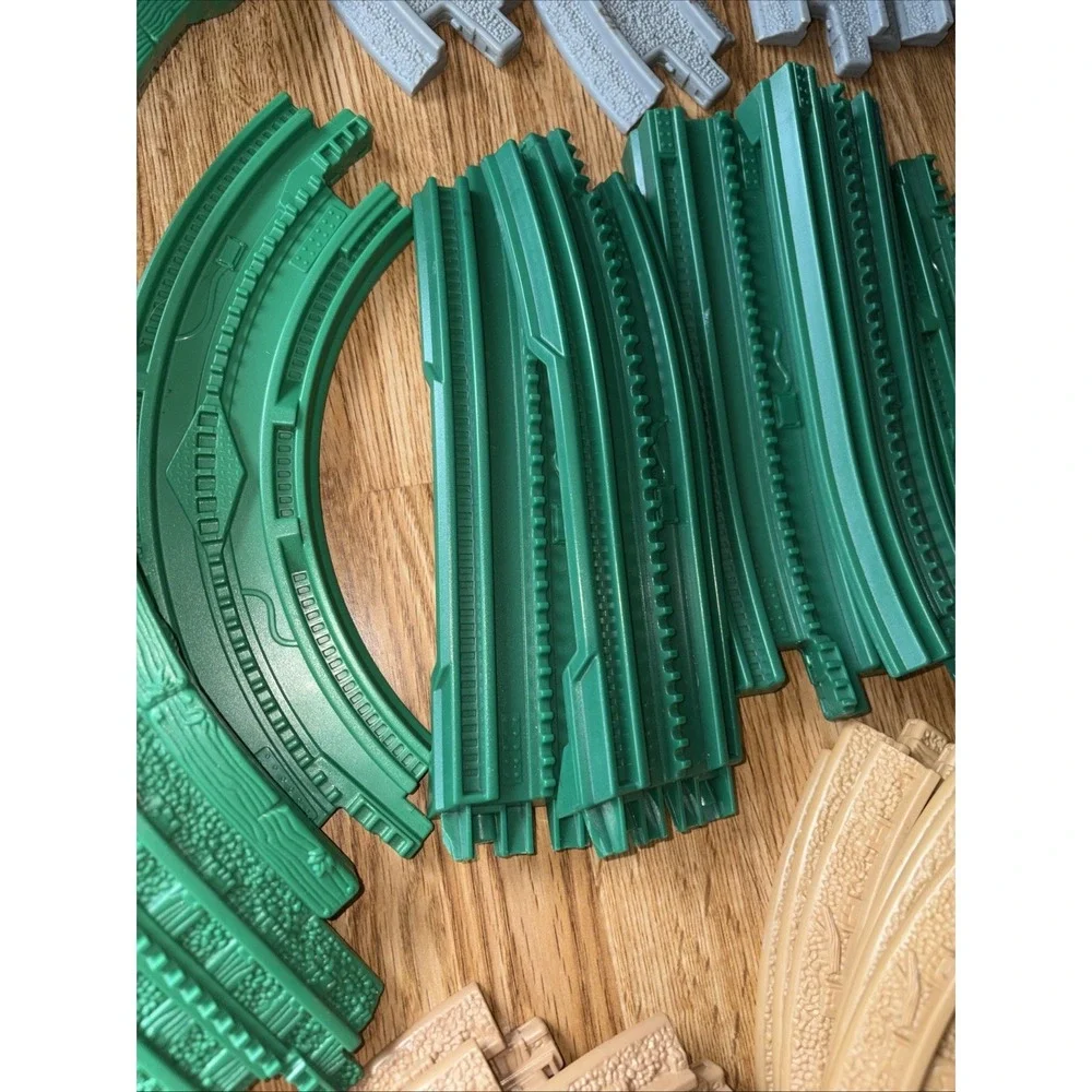 GeoTrax LARGE LOT 80+ Trains People Signs Building Tracks Controllers Untested